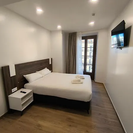 Ele Plaza De Espana בית הארחה 3*