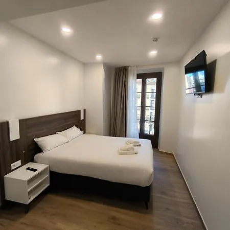 בית הארחה Ele Plaza De Espana 3*