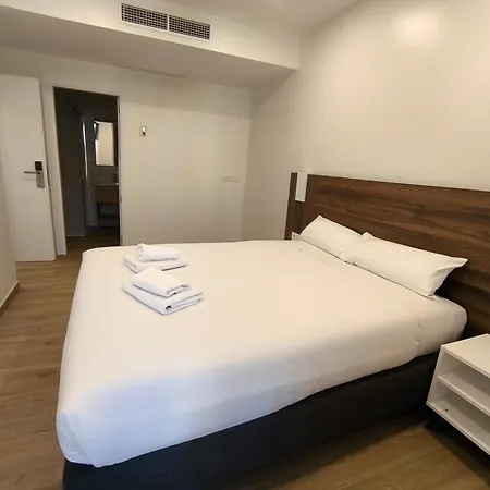 Ele Plaza De Espana בית הארחה 3*