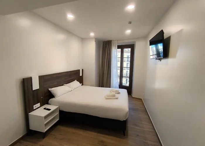 בית הארחה Ele Plaza De Espana 3*